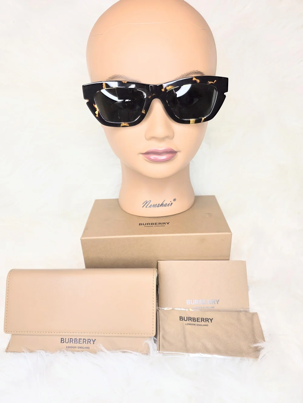 Burberry Tortoise Shell/Havana Gold Sunglasses Dark Gray Lenses NWT Retail $463 - Picture 2 of 10